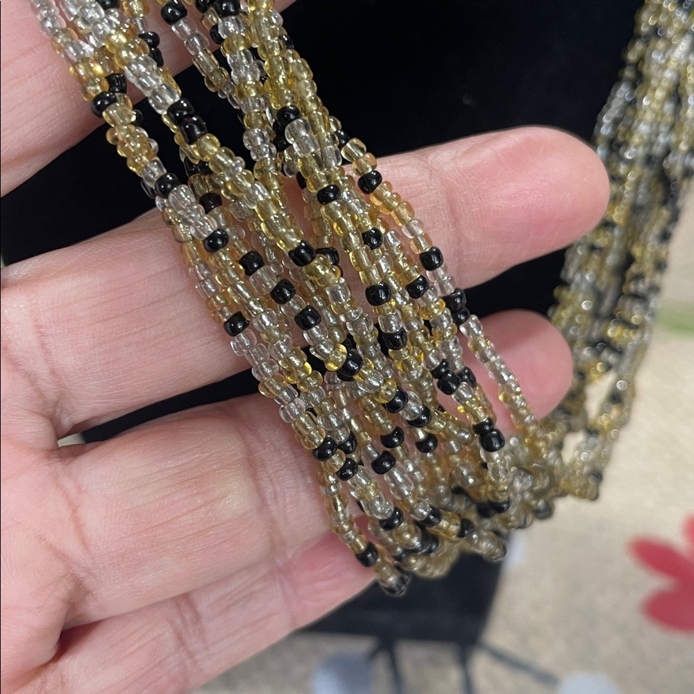 Elegant Black and Gold Beaded Necklace - Picture 3 of 4